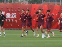 九游娱乐官方网站-包含艰难足球比赛胜负难分，球员争取全力的词条