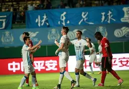 富力主场大胜实力不凡领先群雄