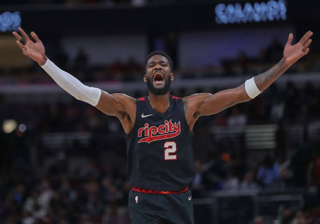艾顿来了!詹姆斯与九位状元同队创NBA历史之最