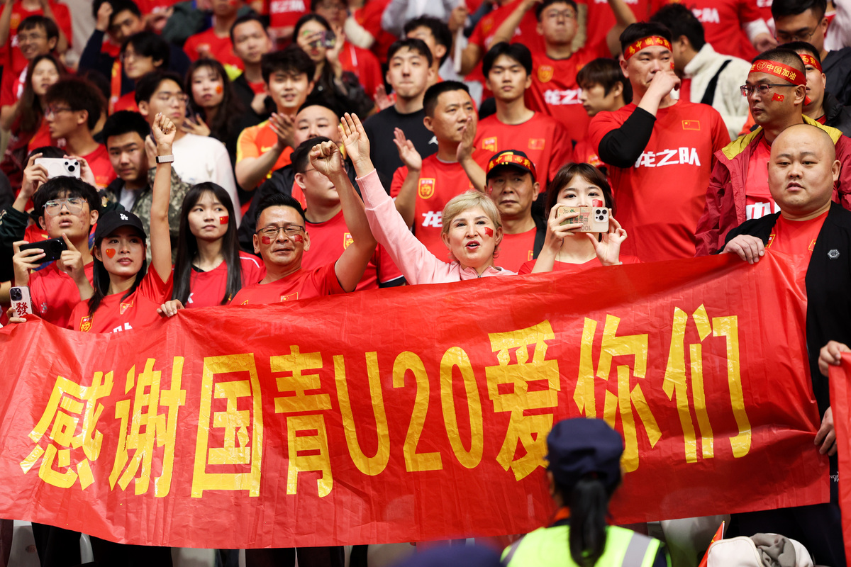包含国足东亚杯新帅人选浮出水面，球迷建议高洪波助阵，期待重振旗鼓的词条